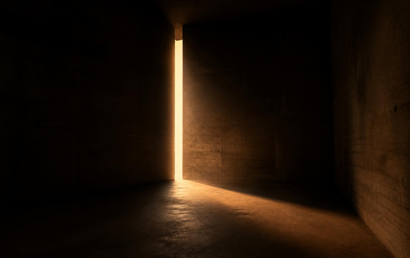 Fio de luz dourada entrando em uma sala de concreto silenciosa